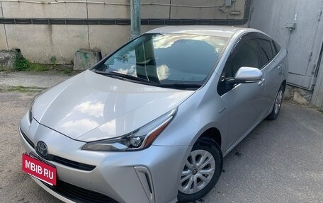 Toyota Prius IV XW50, 2020 год, 2 300 000 рублей, 2 фотография