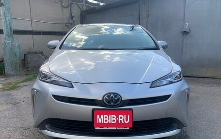 Toyota Prius IV XW50, 2020 год, 2 300 000 рублей, 3 фотография