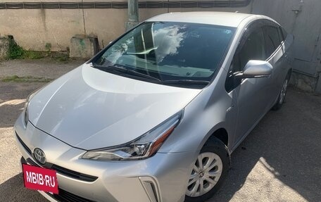 Toyota Prius IV XW50, 2020 год, 2 300 000 рублей, 8 фотография