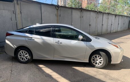 Toyota Prius IV XW50, 2020 год, 2 300 000 рублей, 13 фотография