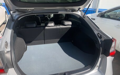 Toyota Prius IV XW50, 2020 год, 2 300 000 рублей, 22 фотография