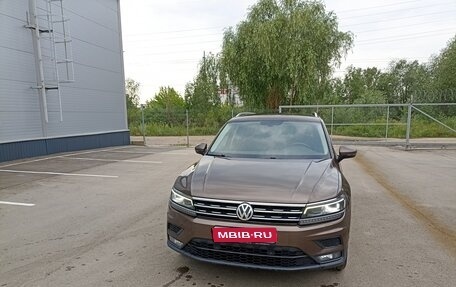 Volkswagen Tiguan II, 2018 год, 2 000 000 рублей, 1 фотография