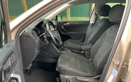 Volkswagen Tiguan II, 2018 год, 2 399 000 рублей, 5 фотография