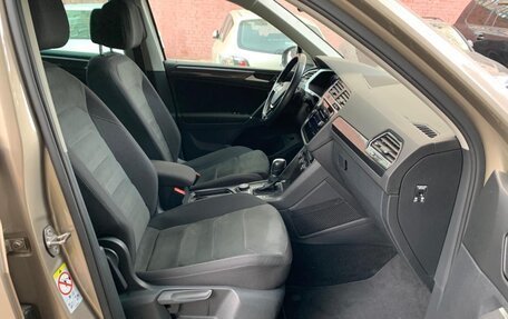 Volkswagen Tiguan II, 2018 год, 2 399 000 рублей, 12 фотография