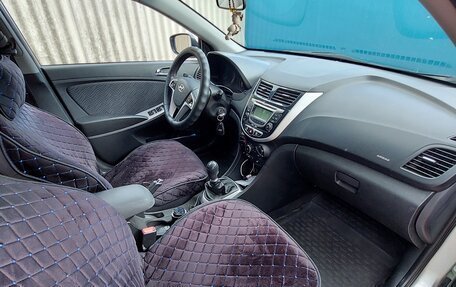 Hyundai Solaris II рестайлинг, 2013 год, 690 000 рублей, 3 фотография