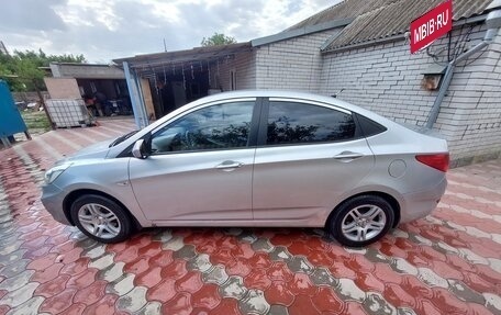 Hyundai Solaris II рестайлинг, 2013 год, 690 000 рублей, 5 фотография