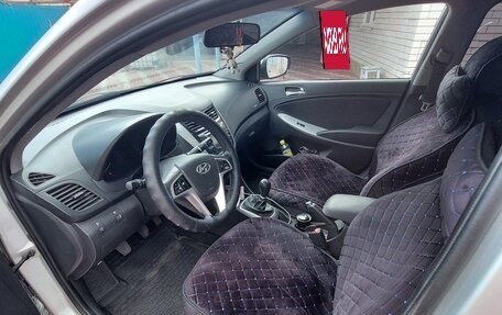 Hyundai Solaris II рестайлинг, 2013 год, 690 000 рублей, 12 фотография