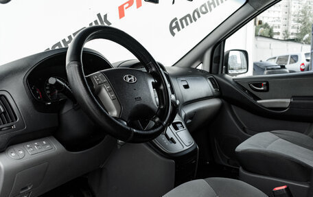Hyundai H-1 II рестайлинг, 2011 год, 1 865 000 рублей, 12 фотография
