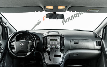 Hyundai H-1 II рестайлинг, 2011 год, 1 865 000 рублей, 13 фотография