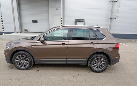 Volkswagen Tiguan II, 2018 год, 2 000 000 рублей, 2 фотография