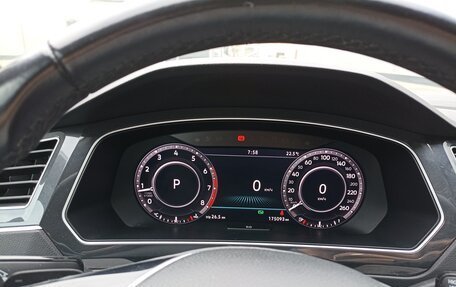Volkswagen Tiguan II, 2018 год, 2 000 000 рублей, 13 фотография