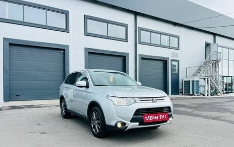 Mitsubishi Outlander III рестайлинг 3, 2014 год, 1 649 000 рублей, 8 фотография