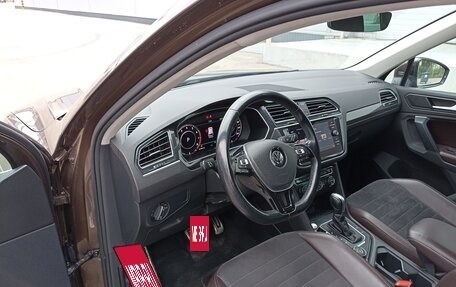 Volkswagen Tiguan II, 2018 год, 2 000 000 рублей, 11 фотография