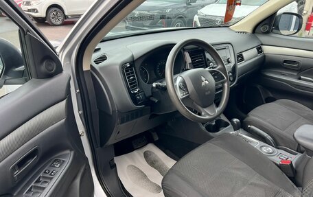 Mitsubishi Outlander III рестайлинг 3, 2014 год, 1 649 000 рублей, 10 фотография