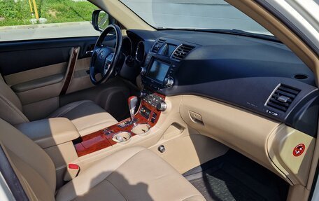 Toyota Highlander III, 2011 год, 1 870 000 рублей, 12 фотография