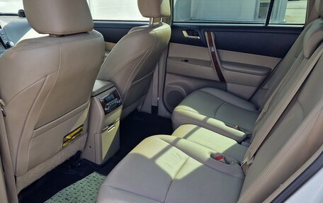 Toyota Highlander III, 2011 год, 1 870 000 рублей, 13 фотография