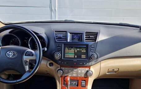 Toyota Highlander III, 2011 год, 1 870 000 рублей, 10 фотография
