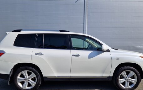 Toyota Highlander III, 2011 год, 1 870 000 рублей, 4 фотография