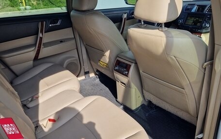 Toyota Highlander III, 2011 год, 1 870 000 рублей, 14 фотография