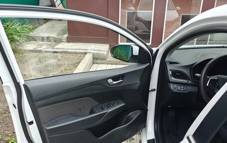 Hyundai Solaris II рестайлинг, 2021 год, 1 780 000 рублей, 5 фотография