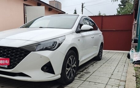 Hyundai Solaris II рестайлинг, 2021 год, 1 780 000 рублей, 2 фотография