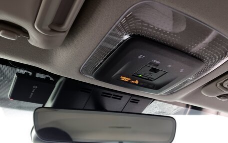 Toyota Prius IV XW50, 2024 год, 4 060 000 рублей, 8 фотография