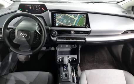 Toyota Prius IV XW50, 2024 год, 4 060 000 рублей, 10 фотография