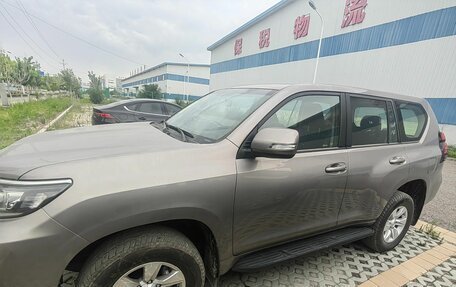 Toyota Land Cruiser Prado 150 рестайлинг 2, 2022 год, 6 149 000 рублей, 2 фотография