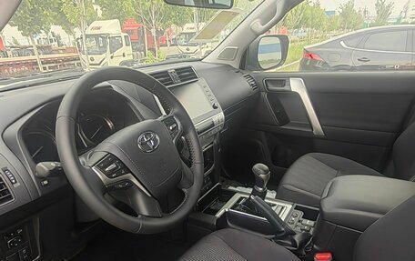 Toyota Land Cruiser Prado 150 рестайлинг 2, 2022 год, 6 149 000 рублей, 3 фотография