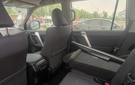 Toyota Land Cruiser Prado 150 рестайлинг 2, 2022 год, 6 149 000 рублей, 4 фотография