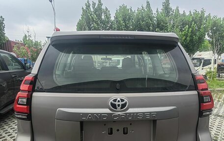 Toyota Land Cruiser Prado 150 рестайлинг 2, 2022 год, 6 149 000 рублей, 5 фотография