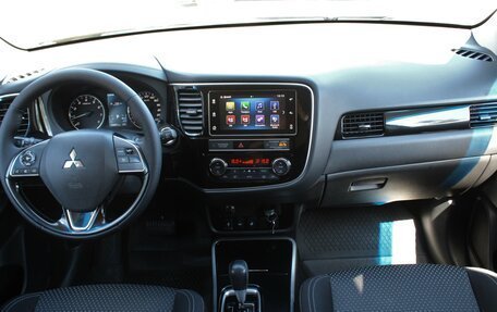Mitsubishi Outlander III рестайлинг 3, 2018 год, 1 845 000 рублей, 6 фотография