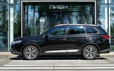 Mitsubishi Outlander III рестайлинг 3, 2018 год, 1 845 000 рублей, 2 фотография