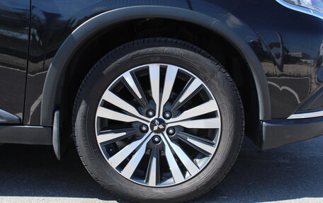 Mitsubishi Outlander III рестайлинг 3, 2018 год, 1 845 000 рублей, 25 фотография
