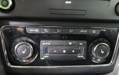 Skoda Superb III рестайлинг, 2011 год, 899 990 рублей, 13 фотография