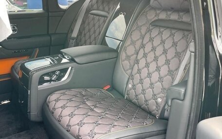 Rolls-Royce Cullinan, 2025 год, 98 000 000 рублей, 3 фотография