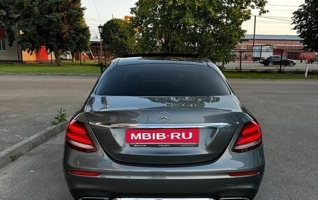 Mercedes-Benz E-Класс, 2019 год, 3 100 000 рублей, 5 фотография