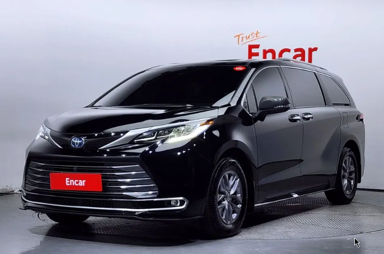 Toyota Sienna III, 2021 год, 4 980 000 рублей, 1 фотография