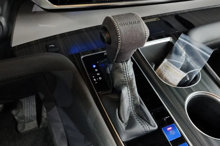 Toyota Sienna III, 2021 год, 4 980 000 рублей, 7 фотография