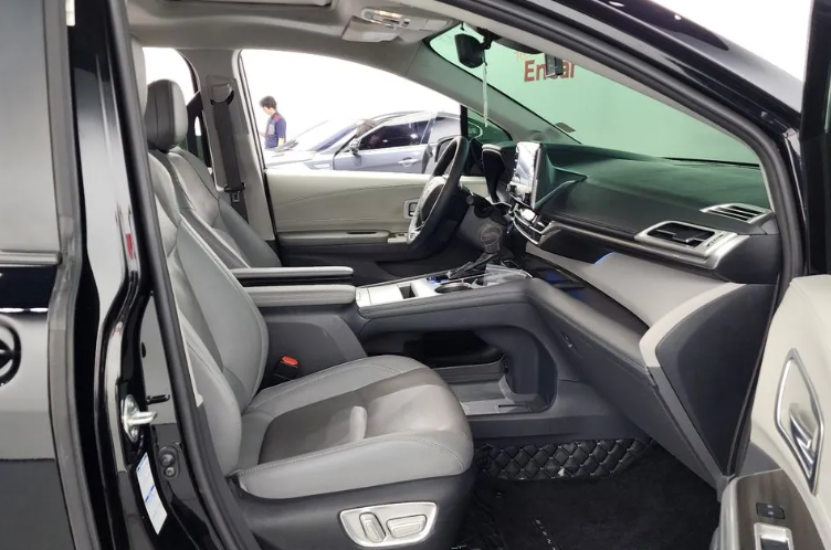Toyota Sienna III, 2021 год, 4 980 000 рублей, 9 фотография