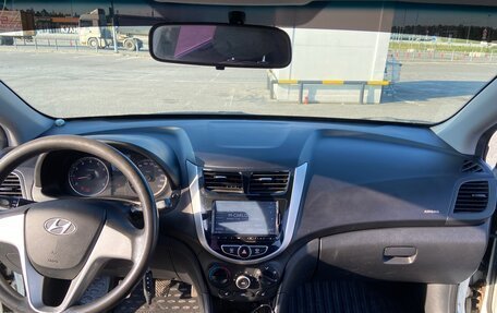 Hyundai Solaris II рестайлинг, 2012 год, 600 000 рублей, 14 фотография