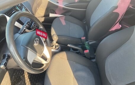 Hyundai Solaris II рестайлинг, 2012 год, 600 000 рублей, 10 фотография