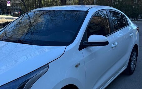 KIA Rio IV, 2018 год, 1 030 000 рублей, 3 фотография