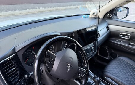 Mitsubishi Outlander III рестайлинг 3, 2017 год, 2 200 000 рублей, 5 фотография