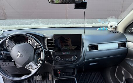 Mitsubishi Outlander III рестайлинг 3, 2017 год, 2 200 000 рублей, 10 фотография