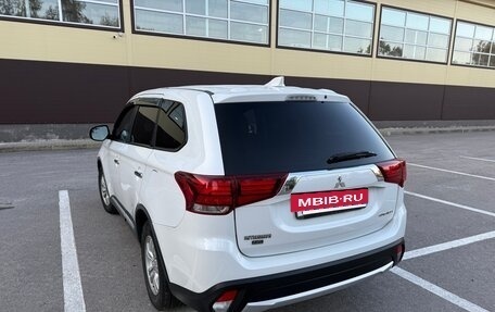 Mitsubishi Outlander III рестайлинг 3, 2017 год, 2 200 000 рублей, 4 фотография