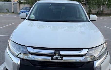 Mitsubishi Outlander III рестайлинг 3, 2017 год, 2 200 000 рублей, 7 фотография