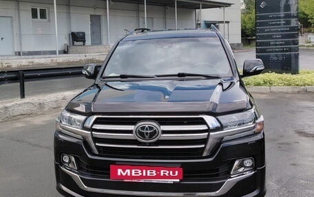 Toyota Land Cruiser 200, 2020 год, 8 900 000 рублей, 5 фотография