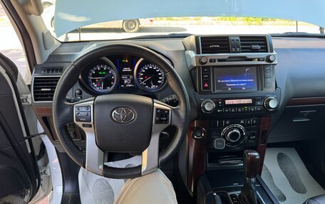 Toyota Land Cruiser Prado 150 рестайлинг 2, 2015 год, 6 900 000 рублей, 16 фотография