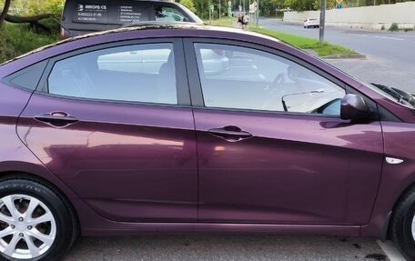 Hyundai Solaris II рестайлинг, 2011 год, 870 000 рублей, 2 фотография